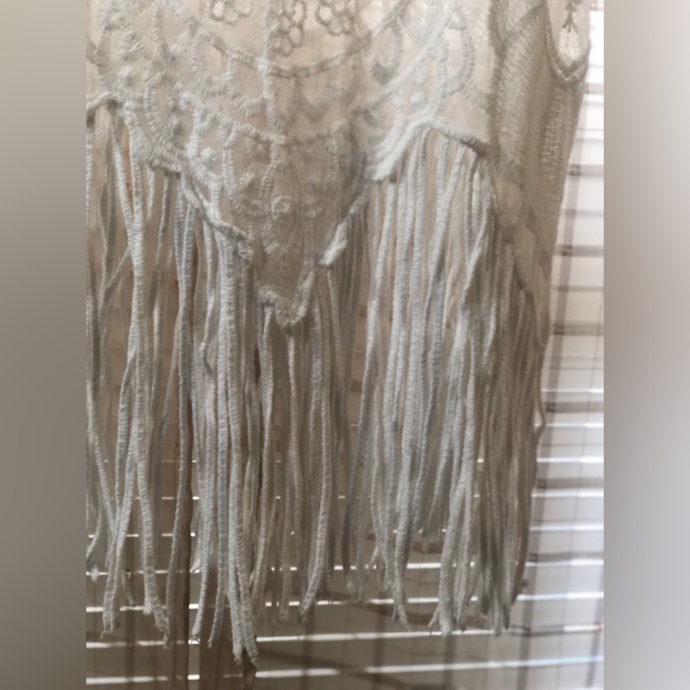 🤍EMBROIDERY TOP🤍 - Picture 9 of 10